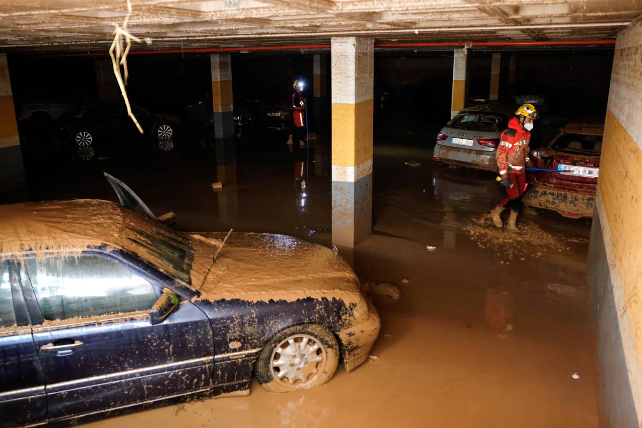 En Espagne, les secours craignent de découvrir de nouvelles victimes. [Keystone - Ana Escobar]