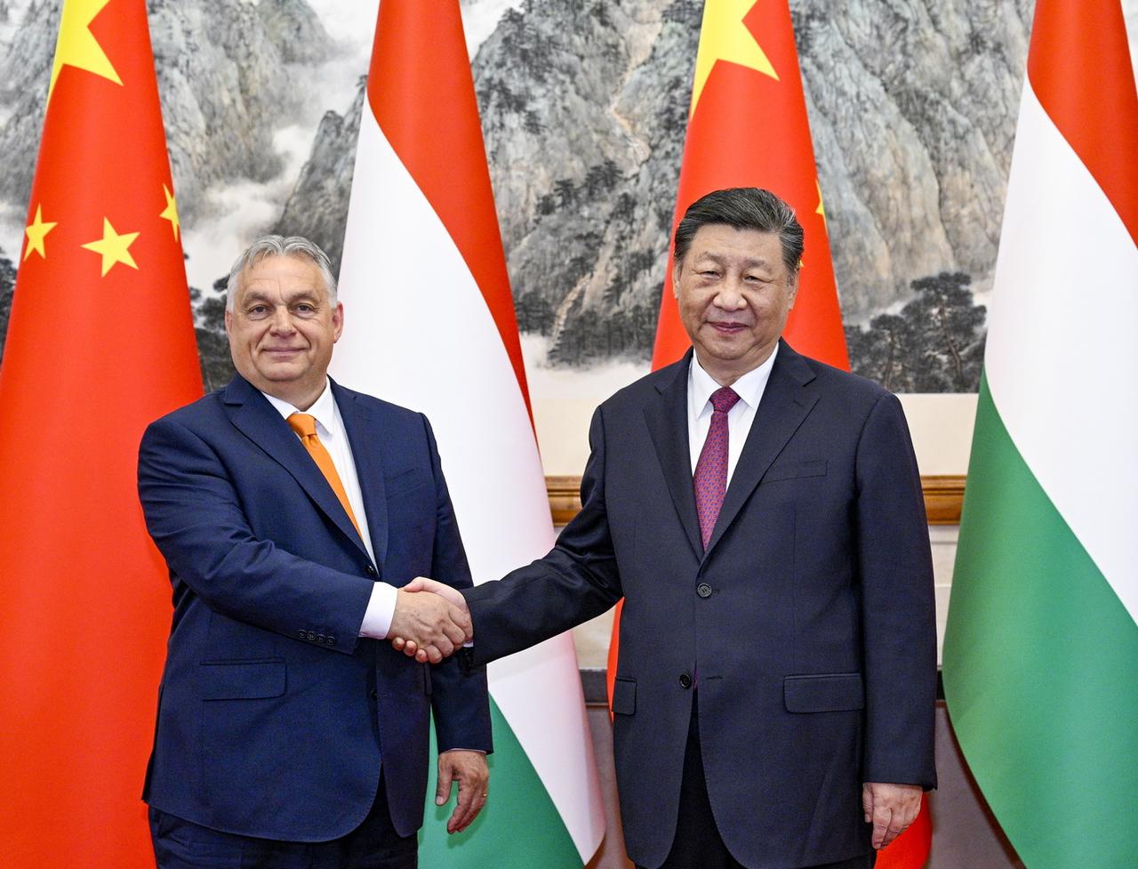 Viktor Orban a rencontré Jinping Xi à Pékin. [KEYSTONE - XINHUA / LI XUEREN]