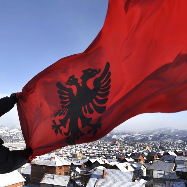 La Suisse a reconnu l'indépendance du Kosovo dix jours après sa déclaration formelle. [Keystone/AP Photo - Bela Szandelszky]
