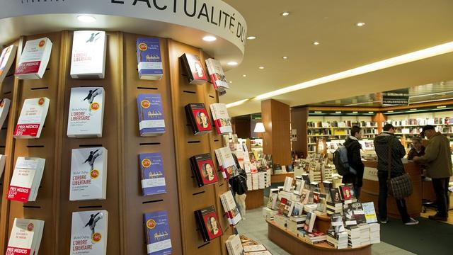 Une photo montre l'intérieur de la librairie Payot à Lausanne. [keystone - Jean-Christophe Bott]