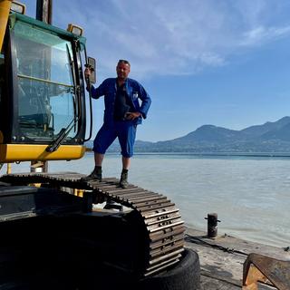 Olivier Favez, pilote de chaland. [RTS - Stéphane Gabioud]