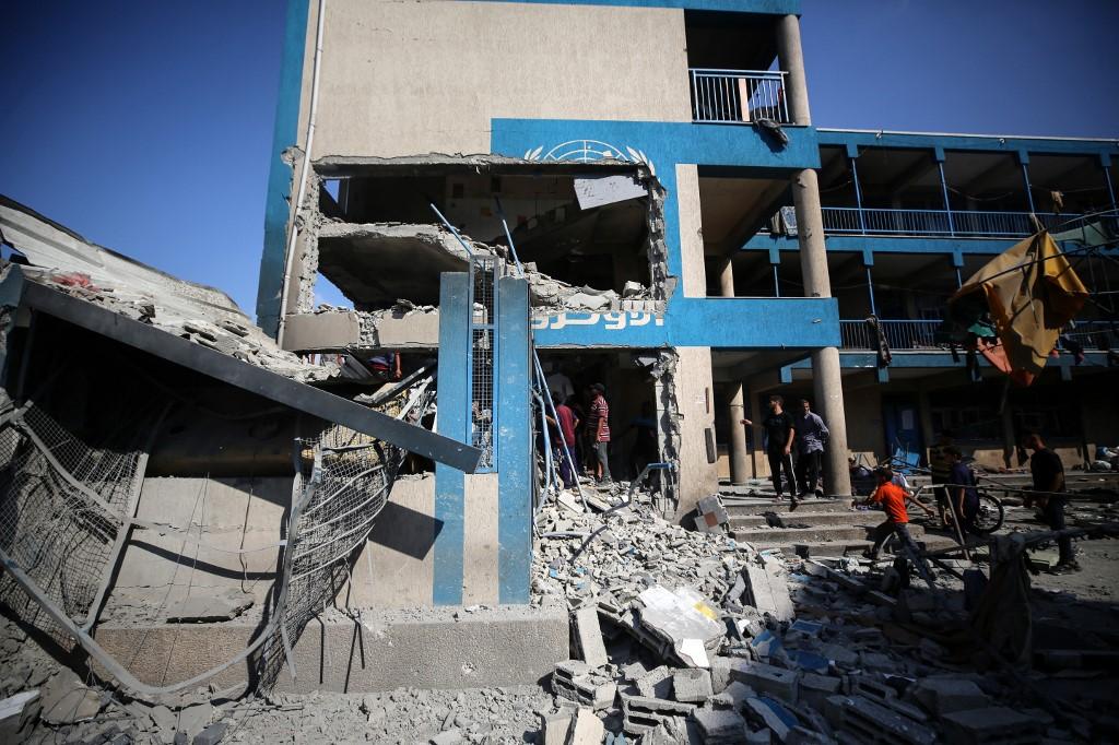Une école gérée par l'ONU a été bombardée à Nuseirat, dans le centre de la bande de Gaza, le 14 juillet 2024. [NurPhoto via AFP - MAJDI FATHI]