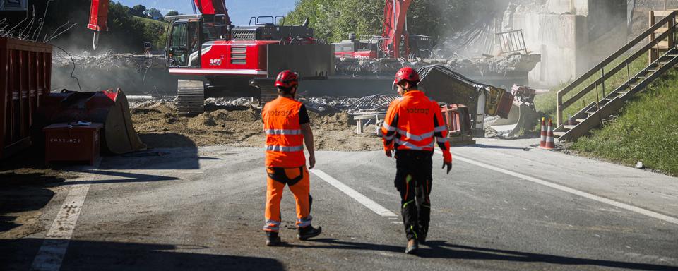 Les ouvriers de chantiers souffrent déjà de la canicule. [Keystone - Valentin Flauraud]