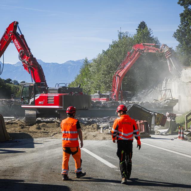 Les ouvriers de chantiers souffrent déjà de la canicule. [Keystone - Valentin Flauraud]