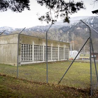 Trois adolescents mineurs ont été placés en détention par la police en Suisse romande pour avoir partagé des contenus de "djihadisme radical" sur les réseaux sociaux. [Keystone - Laurent Gillieron]