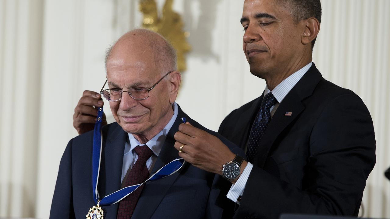 Le Nobel d'économie 2002 Daniel Kahneman est décédé à 90 ans. [Keystone - AP Photo/Evan Vucci]