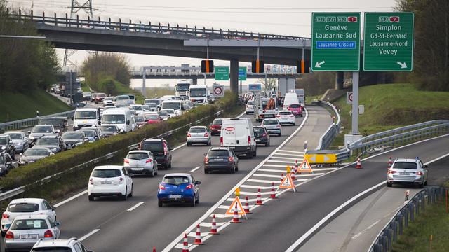 Douze personnes meurent ou sont grièvement blessées chaque jour sur les routes suisses. [Keystone - Laurent Gillieron]