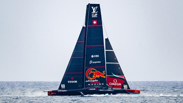 Alinghi n'a toujours pas décroché la moindre victoire. [Jean-Christophe Bott - Keystone]