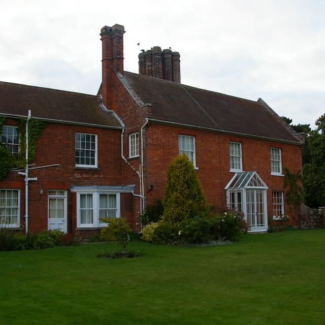 The Red House, Aldeburgh / La Maison Rouge de Britten et Pears. [Wikimedia commons / CC-BY-SA-2.0 - ©Christopher Hilton]