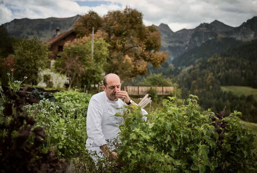 Nicolas Darnauguilhem, de la "Pinte des Mossettes", est le chef vert de l'année. [Gault&Millau]