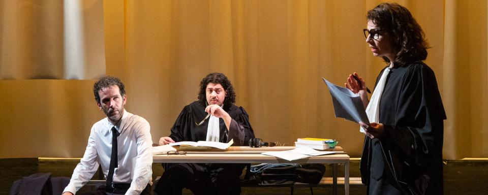 David Gobet, Alain Borek et Mélanie Foulon dans "Toute intention de nuire" d'Adrien Barazzone. [Théâtre Saint-Gervais - Dorothée Thébert Filliger]