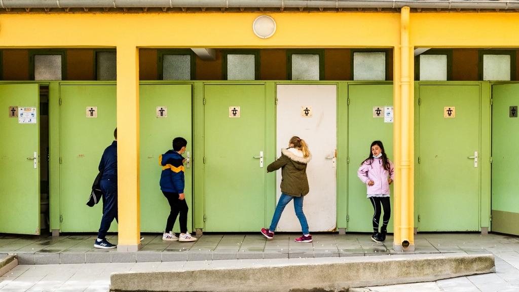 Les toilettes d'une école primaire des Pyrénées-Orientales (F). [Hans Lucas via AFP - JC MILHET]