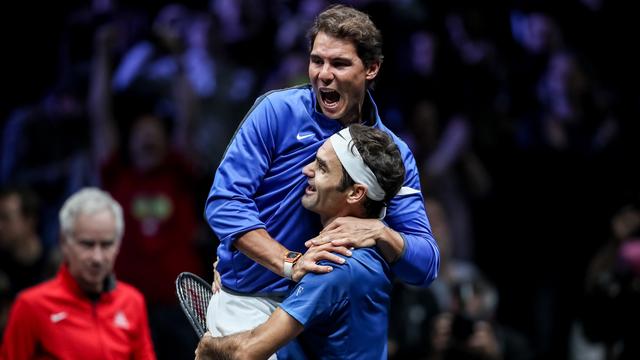 Roger Federer et Rafael Nadal lors de la Laver Cup. [KEYSTONE - MARTIN DIVISEK]