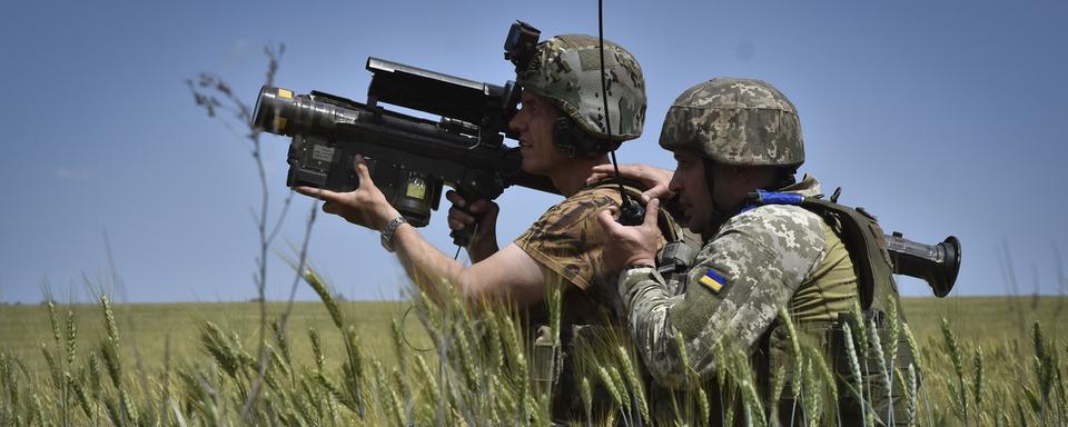 Témoignage d’une brigade de dronistes en Ukraine dans la région de Kharkiv sur la progression russe. [Keystone - AP Photo/Andriy Andriyenko]