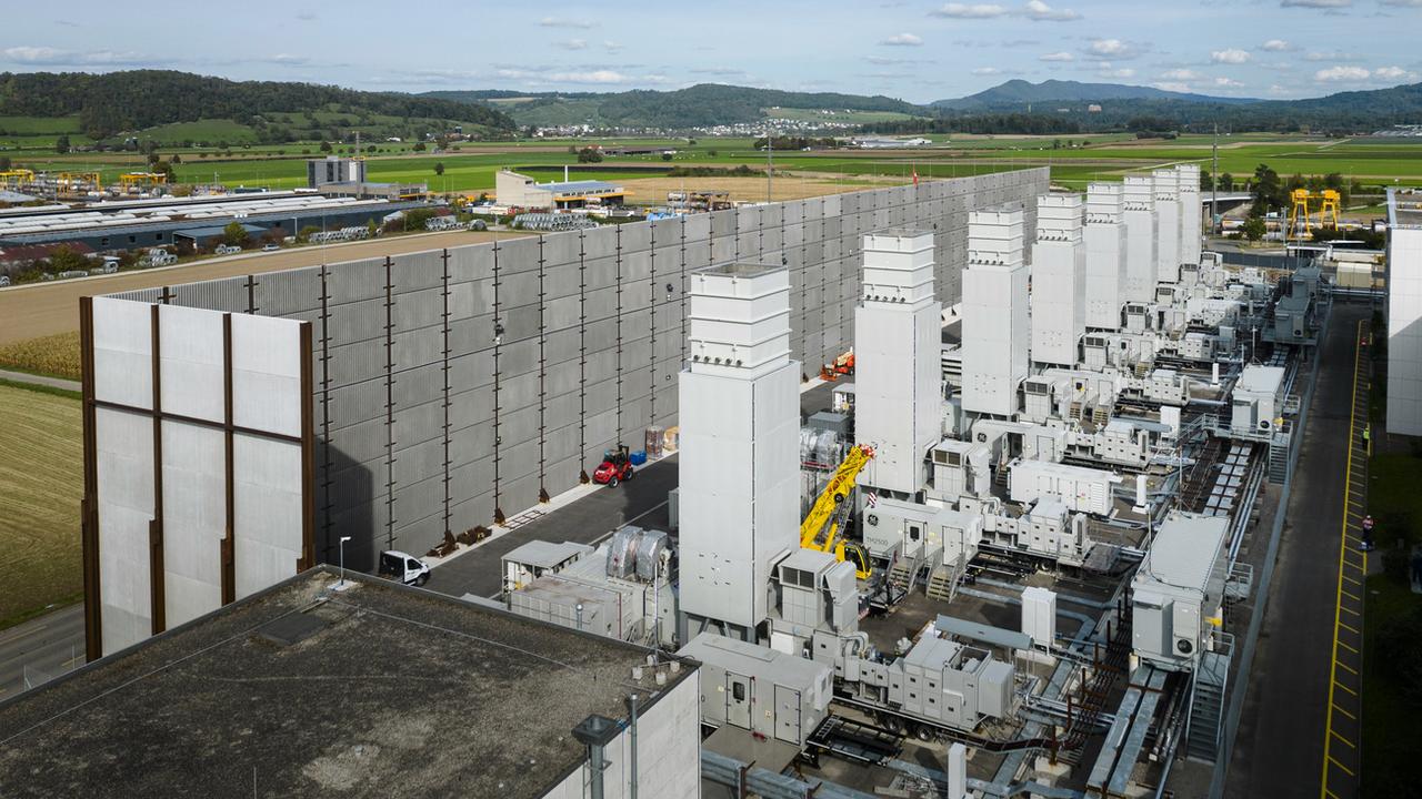 Le site de la centrale de réserve temporaire sur le site de General Electric à Birr en Argovie. [Keystone - Michael Buholzer]