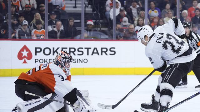 Kevin Fiala (droite) a su se montrer décisif face à Philadelphie. [KEYSTONE - MATT SLOCUM]