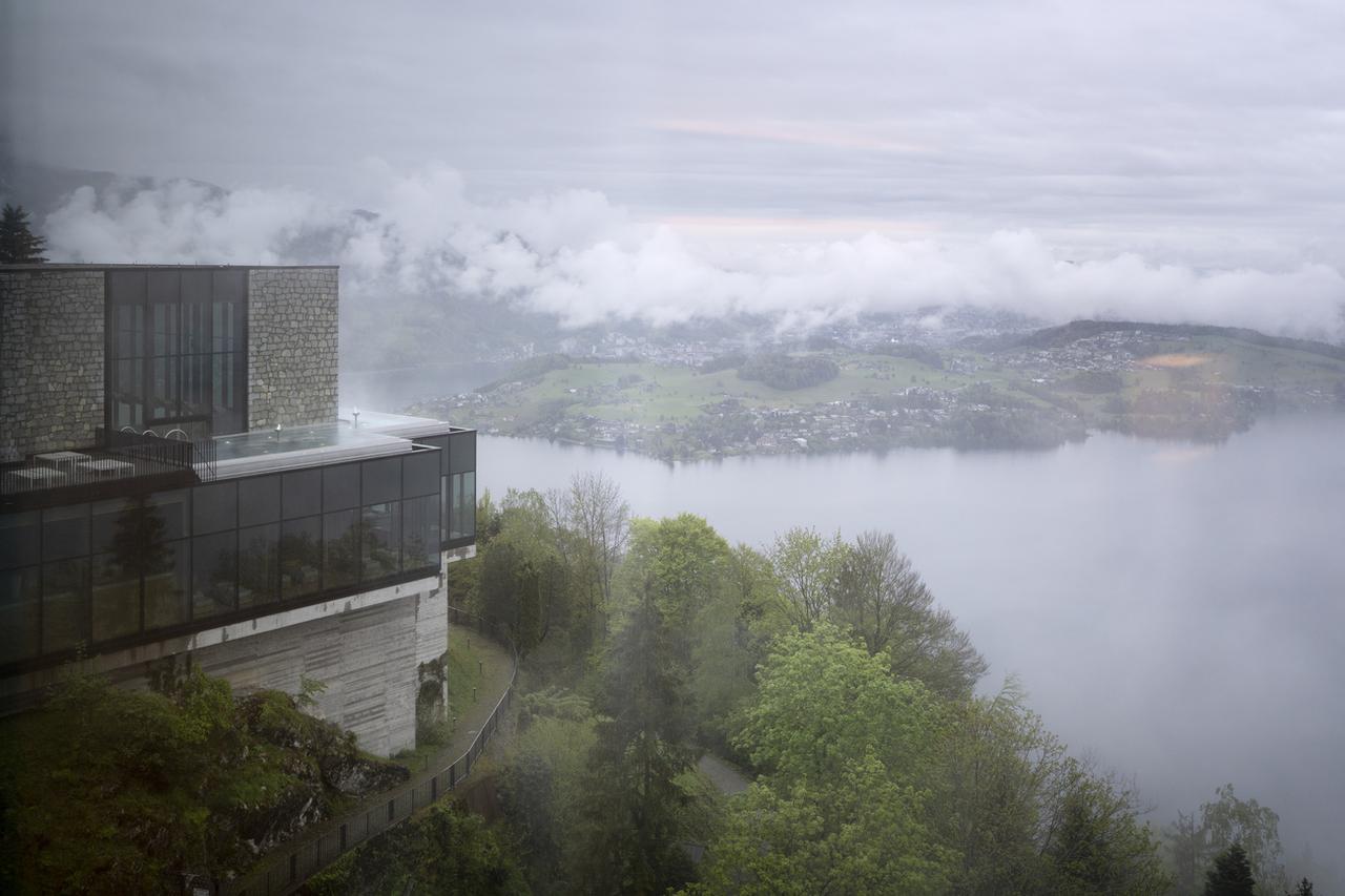 La conférence de paix qu'organise la diplomatie suisse au Bürgenstock ne rencontre pas le succès escompté. [Keystone - Gatean Bally]