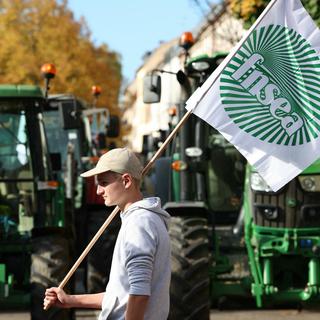 Un paysan du FNSEA prend part à une manifestation. [AFP - Frederick Florin]