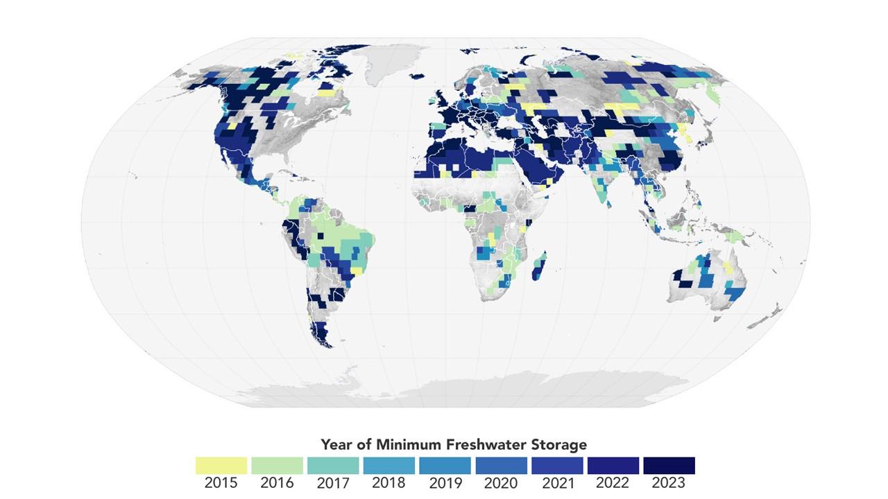 Années où les niveaux d'eau douce les plus bas ont été mesurés de part et d'autre sur Terre, entre 2015 et 2023. [NASA Earth Observatory/Wanmei Liang with data courtesy of Mary Michael O’Neill]