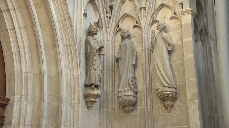 Les statues du portail sud de la cathédrale de Fribourg [RTS]