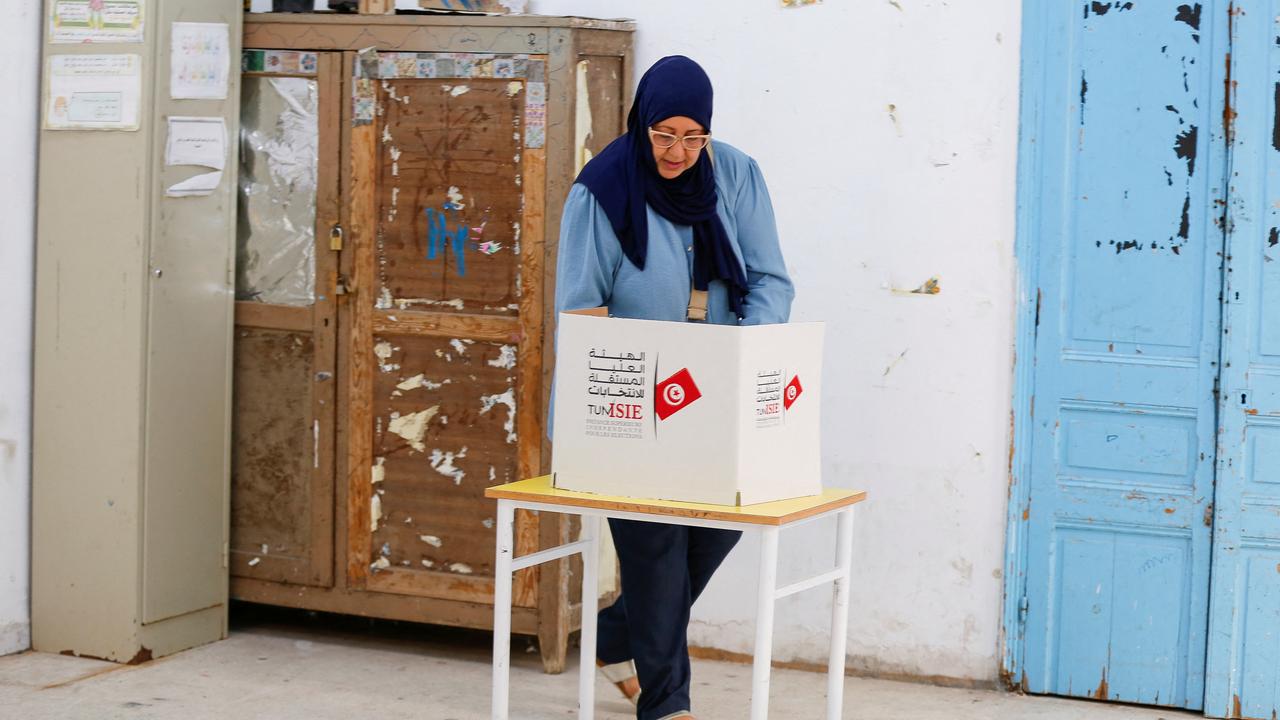 Les Tunisiens ont commencé à voter pour leur président. [Reuters - Zoubeir Souissi]