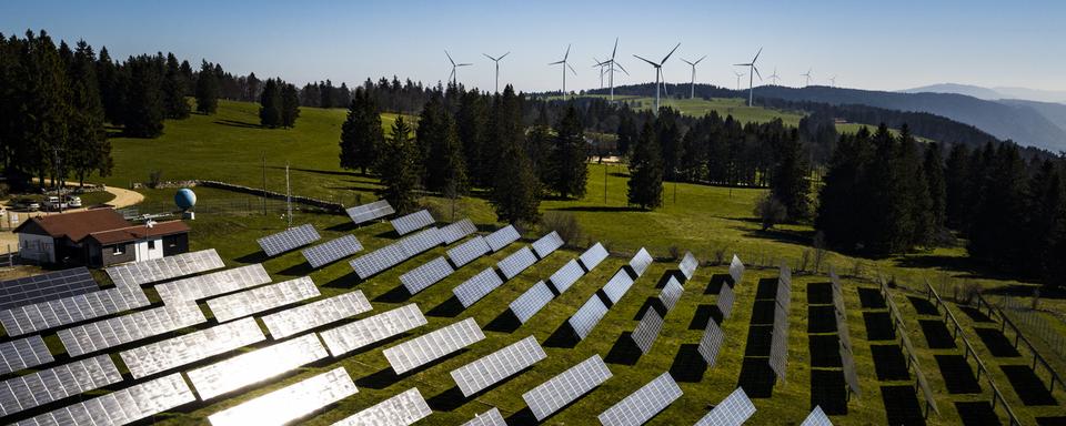 Grand débat – L’énergie solaire, un potentiel sous-exploité en Suisse? [Keystone - Valentin Flauraud]