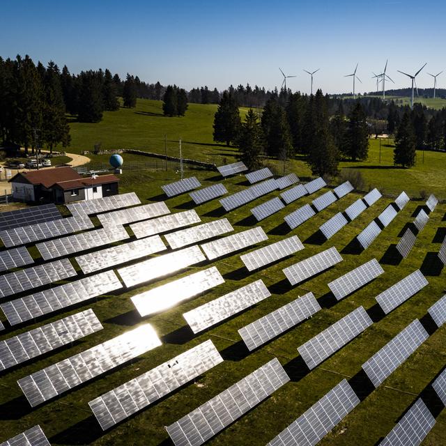 Grand débat – L’énergie solaire, un potentiel sous-exploité en Suisse? [Keystone - Valentin Flauraud]