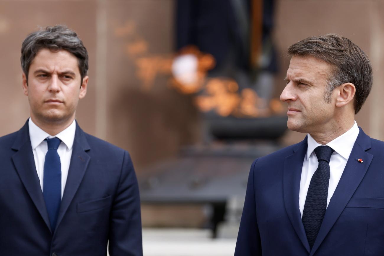 Emmanuel Macron demande à Attal de rester "pour le moment" afin d'"assurer la stabilité du pays". [KEYSTONE - LUDOVIC MARIN / POOL]