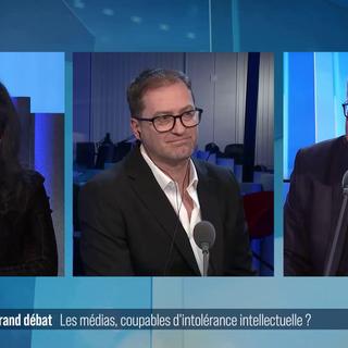 Myret Zaki, journaliste économique, Laurent Caspary, chef de l'Actu radio de la RTS, et Richard Werly, correspondant du Blick à Paris. [RTS]