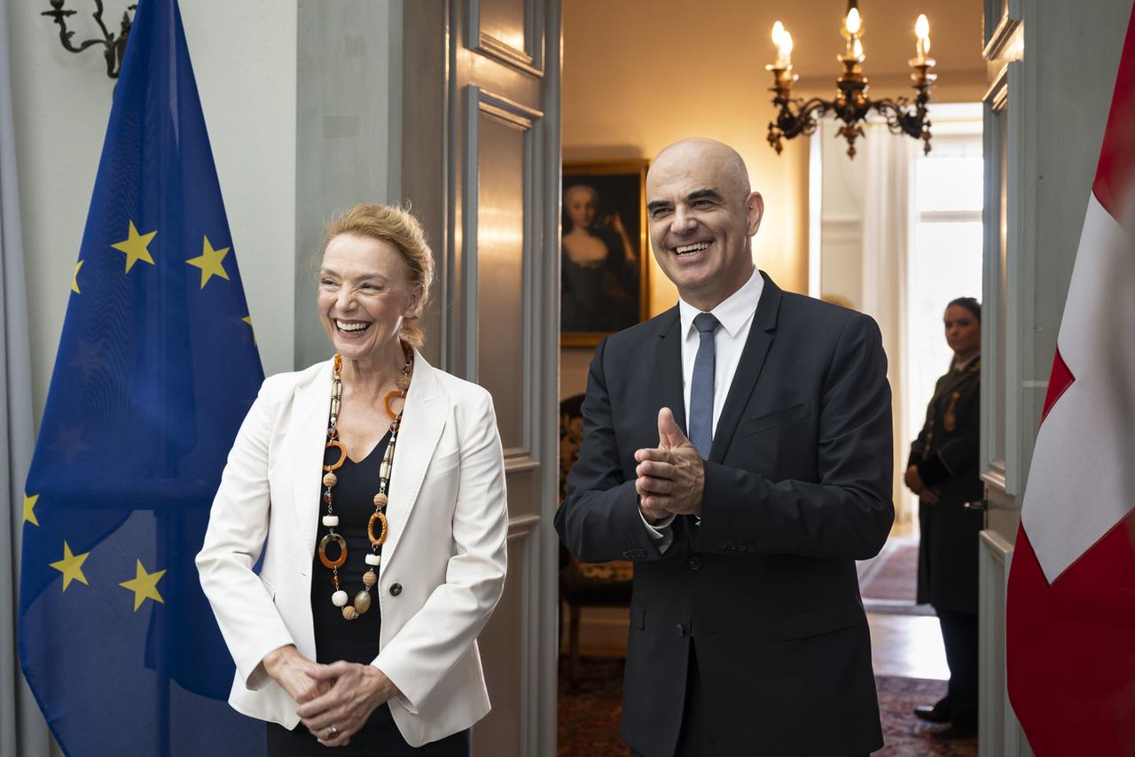 Alain Berset et Marija Pejčinović Burić, secrétaire générale du Conseil de l'Europe, le 7 septembre 2023 à Berne. [KEYSTONE - ANTHONY ANEX]