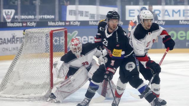Hockey sur glace: Lausanne et Fribourg s’affrontent pour la deuxième rencontre des demi-finales des play-offs. [Keystone - Peter Klaunzer]
