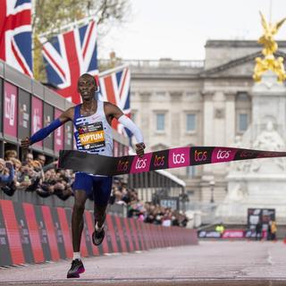 Kelvin Kiptum, recordman du monde sur marathon, décède dans un accident de voiture le 11.02.2024. [EPA/Keystone - Tolga Akmen]