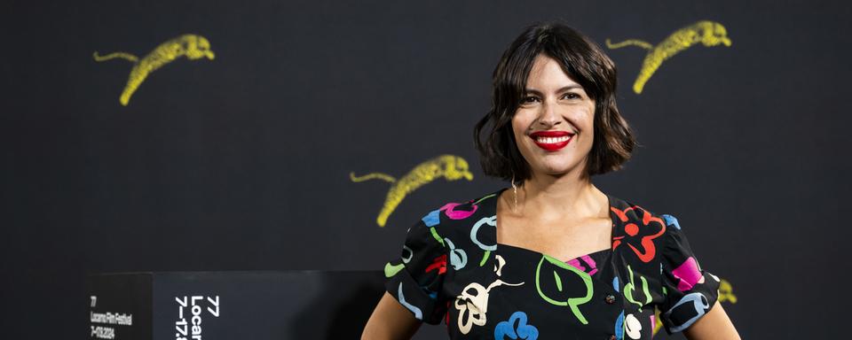 La réalisatrice Klaudia Reynicke présente son long-métrage "Reinas" lors de la 77e édition du Festival du film de Locarno. [Keystone - Jean-Christophe Bott]