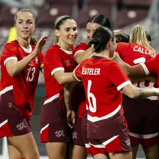 Football féminin: l'équipe de Suisse affronte l'Angleterre. [Keystone - Jean-Christophe Bott]