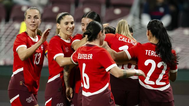 Football féminin: l'équipe de Suisse affronte l'Angleterre. [Keystone - Jean-Christophe Bott]