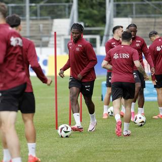 Les joueurs de l'équipe de Suisse s'entrainent pour l'Euro, le 10 juin 2024 à Stuttgart en Allemangne. [Keystone - Peter Klaunzer]