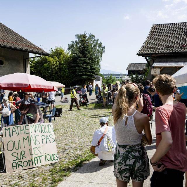 Une manifestation a eu lieu en juin sur le campus de l'EPFL pour soutenir la ferme de Bassenges. [Keystone]