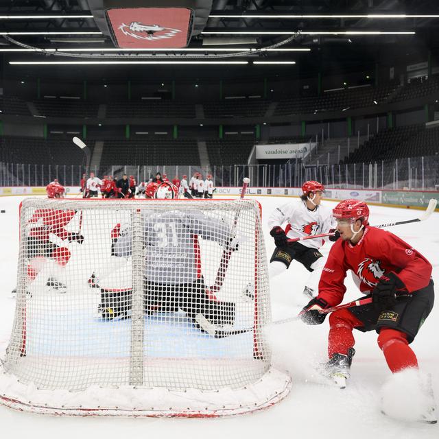 Les joueurs du Lausanne Hockey-Club joueront en première finale de National League. [Keystone - Laurent Gillieron]