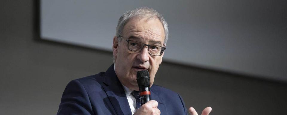 Le conseiller fédéral Guy Parmelin s'est fracturé le bras à la suite d'une chute dans son bureau. [Keystone]