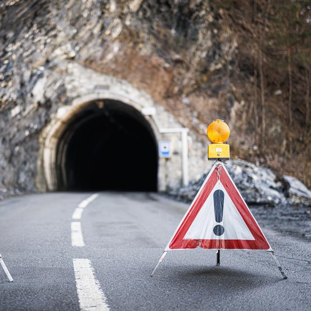 En Valais, la route entre Riddes et La Tzoumaz rouvre ce vendredi. [Keystone - Valentin Flauraud]