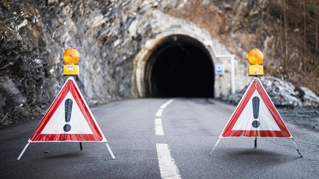 En Valais, la route entre Riddes et La Tzoumaz rouvre ce vendredi. [Keystone - Valentin Flauraud]