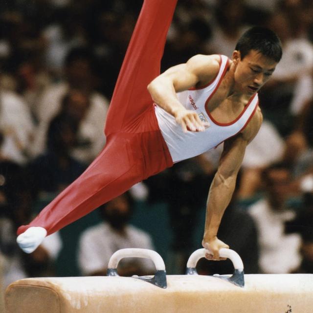 Donghua Li, gymnaste artistique suisse d'origine chinoise, a remporté l'or olympique aux JO d'Atlanta (USA) en 1996, et a été ensuite nommé "Athlète suisse de l'année". [Keystone - Christoph Ruckstuhl]