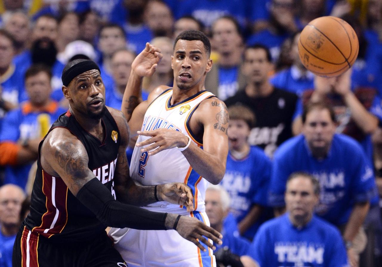 Thabo Sefolosha a pris part à la finale NBA en 2012 avec Oklahoma City avec une défaite à la clé face à Miami et LeBron James. [KEYSTONE - LARRY W. SMITH]