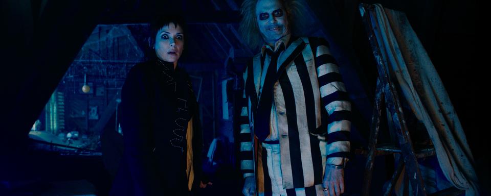 Winona Ryder et Michael Keaton dans Beetlejuice Beetlejuice (2024) [Warner Bros.]