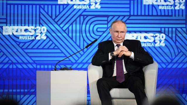 Le président russe Vladimir Poutine participe au forum commercial des BRICS à Moscou, Russie, le 18 octobre 2024. [Keystone - Alexander Zemlianichenko]