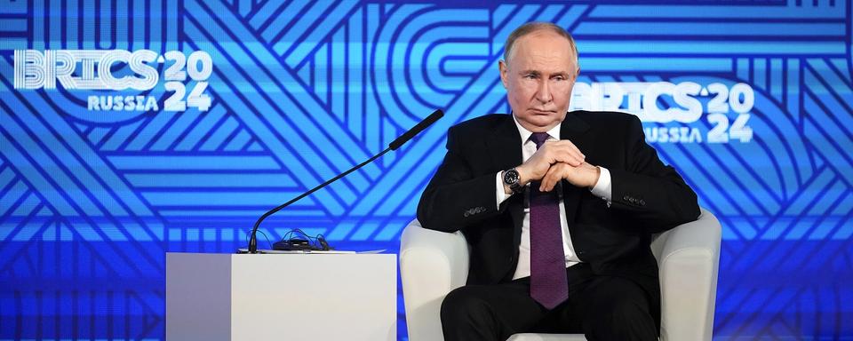 Le président russe Vladimir Poutine participe au forum commercial des BRICS à Moscou, Russie, le 18 octobre 2024. [Keystone - Alexander Zemlianichenko]