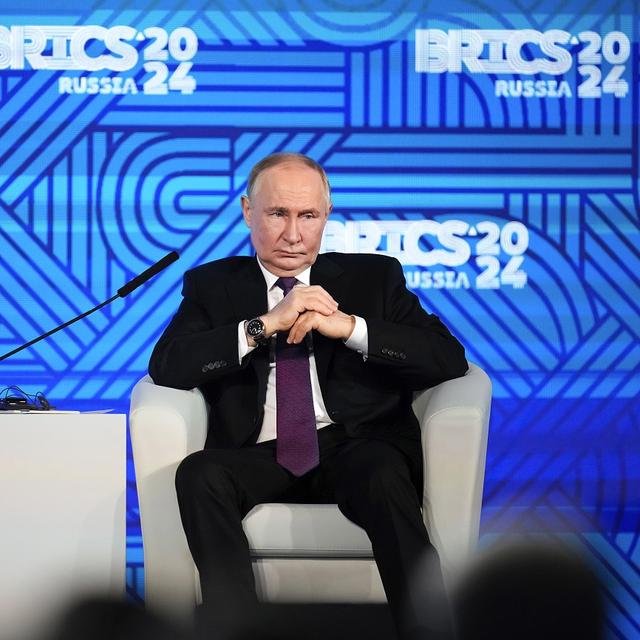 Le président russe Vladimir Poutine participe au forum commercial des BRICS à Moscou, Russie, le 18 octobre 2024. [Keystone - Alexander Zemlianichenko]