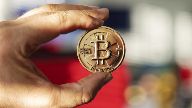 Une initiative veut obliger la BNS à acheter des bitcoins. [Keystone - Christian Beutler]