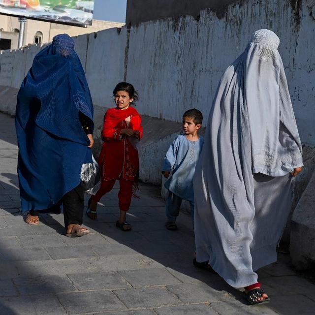 Afghan burqa-clad women walk down a road in Kandahar on August 28, 2024.
Wakil KOHSAR / AFP [afp - Wakil Kohsar]