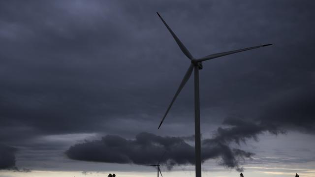 Des éoliennes photographiées au Mont Crosin dans le Jura bernois. [Keystone - Anthony Anex]